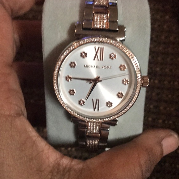 Brand new Silver&Rose Gold Michael Kors Watch - Picture 5 of 5